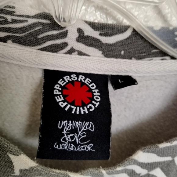 Red Hot Chili Pepper Unlimited Love World Tour totem zebra Crewneck sz L - Picture 5 of 7
